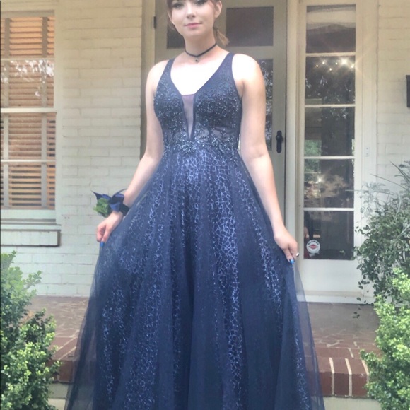 Gorgeous beaded prom gown! - Picture 7 of 7